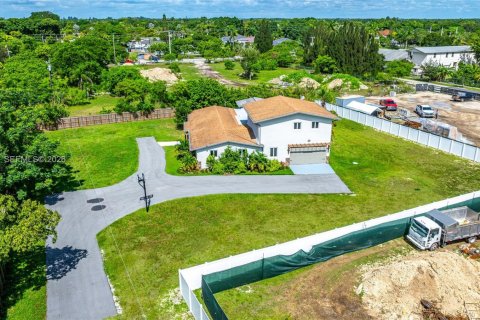 Casa en venta en Miami, Florida, 4 dormitorios, 240.52 m2 № 2023827 - foto 16