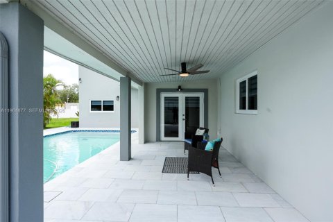 Casa en venta en Miami, Florida, 4 dormitorios, 240.52 m2 № 2023827 - foto 22