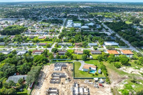 Casa en venta en Miami, Florida, 4 dormitorios, 240.52 m2 № 2023827 - foto 14