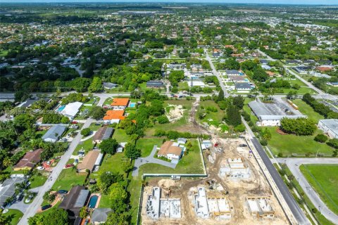 Casa en venta en Miami, Florida, 4 dormitorios, 240.52 m2 № 2023827 - foto 12