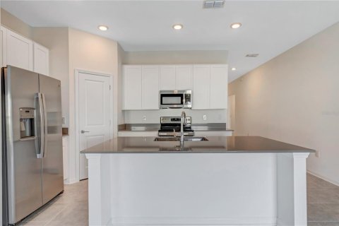 House in Davenport, Florida 3 bedrooms, 146.79 sq.m. № 1851013 - photo 5