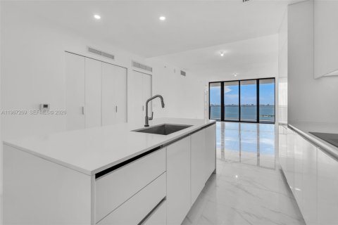 Condo in Miami, Florida, 3 bedrooms  № 2028569 - photo 4