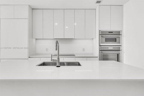 Condo in Miami, Florida, 3 bedrooms  № 2028569 - photo 29