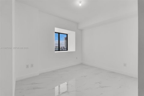 Condo in Miami, Florida, 3 bedrooms  № 2028569 - photo 21