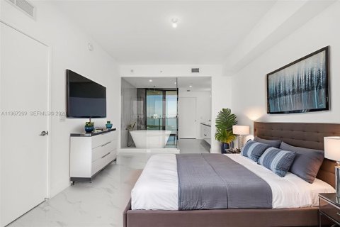 Condo in Miami, Florida, 3 bedrooms  № 2028569 - photo 9