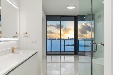Condo in Miami, Florida, 3 bedrooms  № 2028569 - photo 12