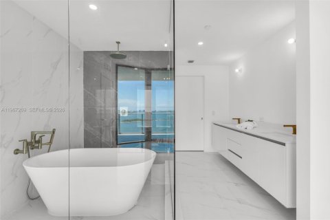 Condo in Miami, Florida, 3 bedrooms  № 2028569 - photo 14