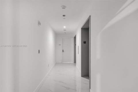Condo in Miami, Florida, 3 bedrooms  № 2028569 - photo 3