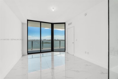 Condo in Miami, Florida, 3 bedrooms  № 2028569 - photo 10