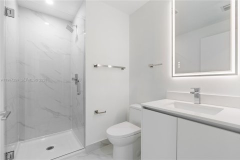 Condo in Miami, Florida, 3 bedrooms  № 2028569 - photo 16
