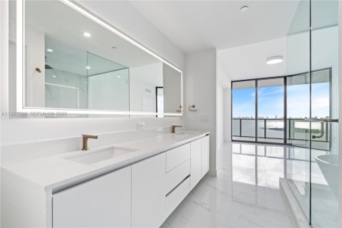 Condo in Miami, Florida, 3 bedrooms  № 2028569 - photo 26