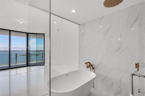 Condo in Miami, Florida, 3 bedrooms  № 2028569 - photo 13