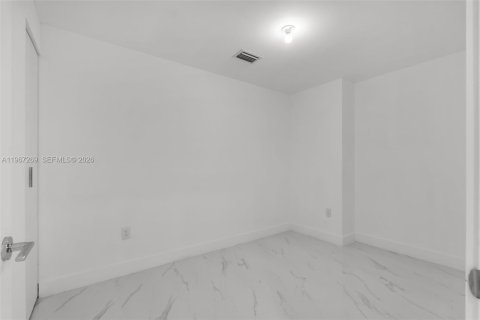 Condo in Miami, Florida, 3 bedrooms  № 2028569 - photo 28
