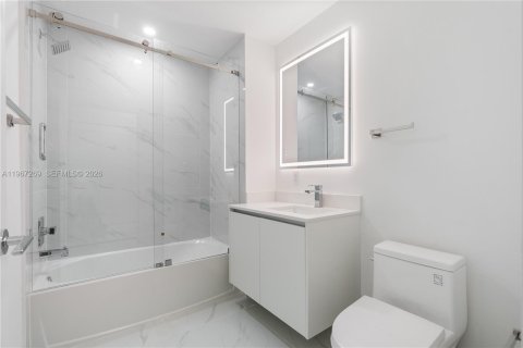 Condo in Miami, Florida, 3 bedrooms  № 2028569 - photo 24