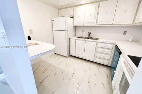 Снять в аренду кондоминиум в Форт-Лодердейл, Флорида 2 спальни, 111.48м2, № 2004148 - фото 9