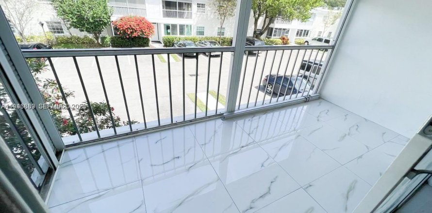 Кондоминиум с 2 спальнями в Форт-Лодердейл, Флорида № 2004148