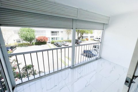 Снять в аренду кондоминиум в Форт-Лодердейл, Флорида 2 спальни, 111.48м2, № 2004148 - фото 2