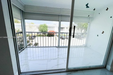 Снять в аренду кондоминиум в Форт-Лодердейл, Флорида 2 спальни, 111.48м2, № 2004148 - фото 3