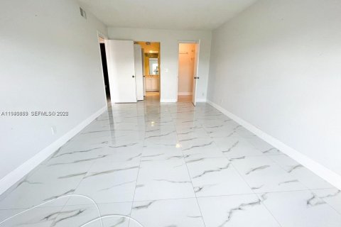 Снять в аренду кондоминиум в Форт-Лодердейл, Флорида 2 спальни, 111.48м2, № 2004148 - фото 15