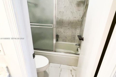 Снять в аренду кондоминиум в Форт-Лодердейл, Флорида 2 спальни, 111.48м2, № 2004148 - фото 19