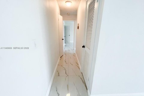 Снять в аренду кондоминиум в Форт-Лодердейл, Флорида 2 спальни, 111.48м2, № 2004148 - фото 10