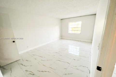 Снять в аренду кондоминиум в Форт-Лодердейл, Флорида 2 спальни, 111.48м2, № 2004148 - фото 14