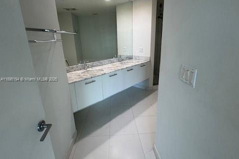 Condo in Miami, Florida, 2 bedrooms  № 1947943 - photo 26