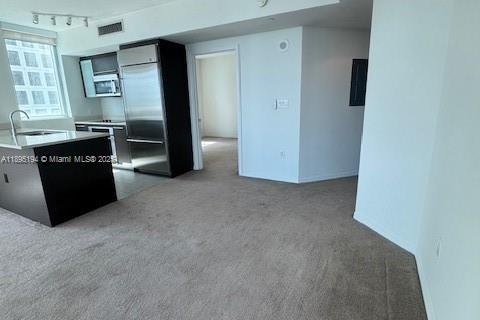 Condo in Miami, Florida, 2 bedrooms  № 1947943 - photo 12