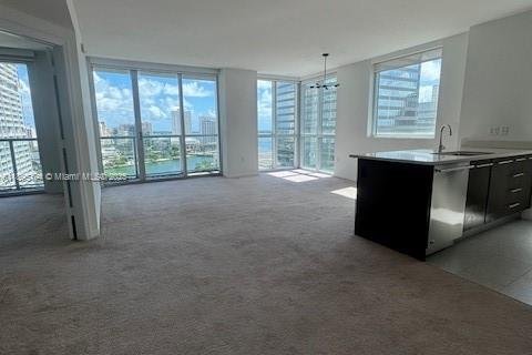 Condo in Miami, Florida, 2 bedrooms  № 1947943 - photo 6