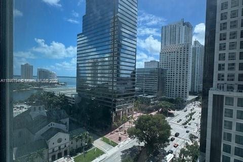 Condo in Miami, Florida, 2 bedrooms  № 1947943 - photo 19