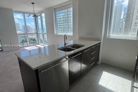 Condo in Miami, Florida, 2 bedrooms  № 1947943 - photo 15
