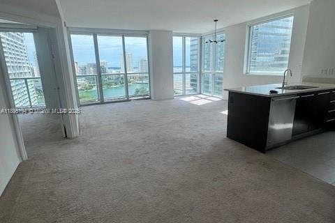 Condo in Miami, Florida, 2 bedrooms  № 1947943 - photo 9