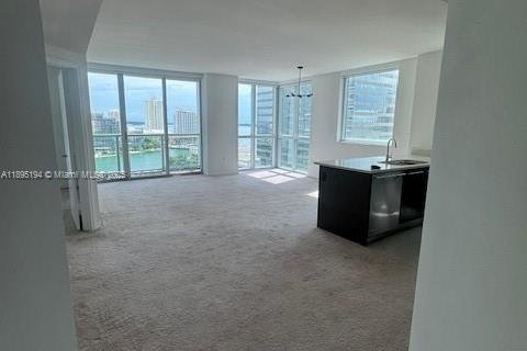 Condo in Miami, Florida, 2 bedrooms  № 1947943 - photo 18