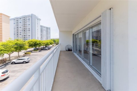 Condominio en venta en Hallandale Beach, Florida, 2 dormitorios, 100.33 m2 № 1766482 - foto 12