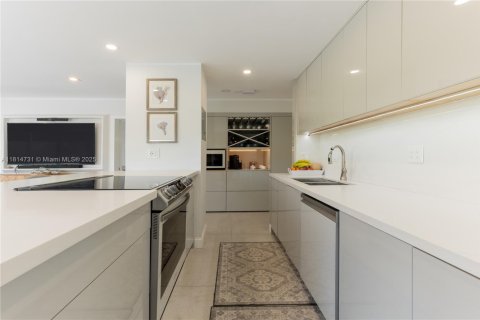 Condominio en venta en Hallandale Beach, Florida, 2 dormitorios, 100.33 m2 № 1766482 - foto 16