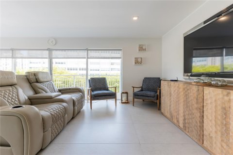 Condominio en venta en Hallandale Beach, Florida, 2 dormitorios, 100.33 m2 № 1766482 - foto 26