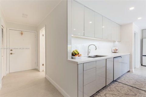 Condominio en venta en Hallandale Beach, Florida, 2 dormitorios, 100.33 m2 № 1766482 - foto 18