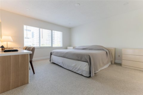 Condominio en venta en Hallandale Beach, Florida, 2 dormitorios, 100.33 m2 № 1766482 - foto 28
