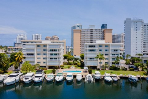 Condominio en venta en Hallandale Beach, Florida, 2 dormitorios, 100.33 m2 № 1766482 - foto 3