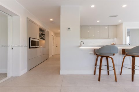 Condominio en venta en Hallandale Beach, Florida, 2 dormitorios, 100.33 m2 № 1766482 - foto 5
