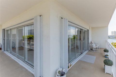 Condominio en venta en Hallandale Beach, Florida, 2 dormitorios, 100.33 m2 № 1766482 - foto 11