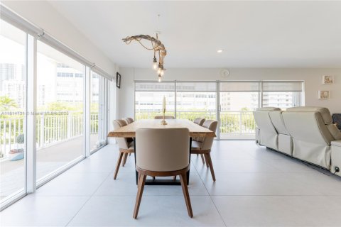 Condominio en venta en Hallandale Beach, Florida, 2 dormitorios, 100.33 m2 № 1766482 - foto 9