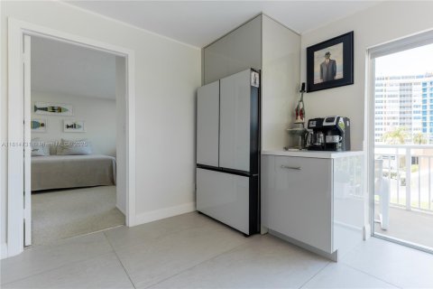Condominio en venta en Hallandale Beach, Florida, 2 dormitorios, 100.33 m2 № 1766482 - foto 20