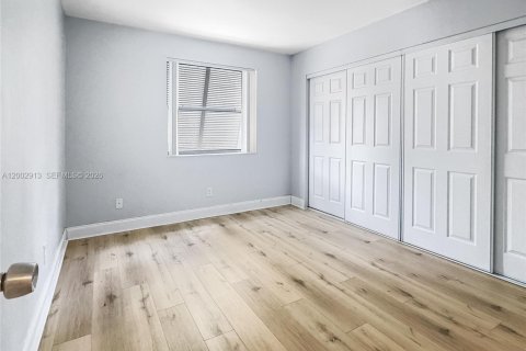 Touwnhouse à vendre à Pembroke Pines, Floride: 2 chambres, 122.45 m2 № 2066347 - photo 10