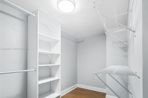 Touwnhouse à vendre à Pembroke Pines, Floride: 2 chambres, 122.45 m2 № 2066347 - photo 12