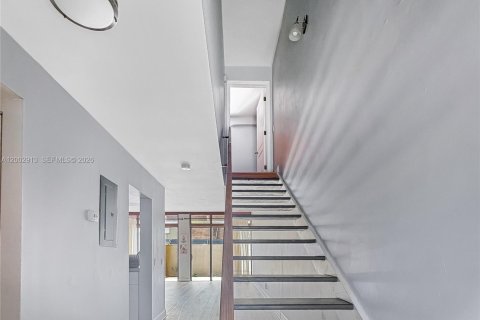 Townhouse in Pembroke Pines, Florida 2 bedrooms, 122.45 sq.m. № 2066347