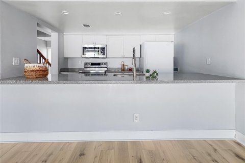 Touwnhouse à vendre à Pembroke Pines, Floride: 2 chambres, 122.45 m2 № 2066347 - photo 7