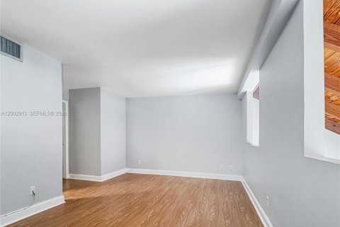 Touwnhouse à vendre à Pembroke Pines, Floride: 2 chambres, 122.45 m2 № 2066347 - photo 11