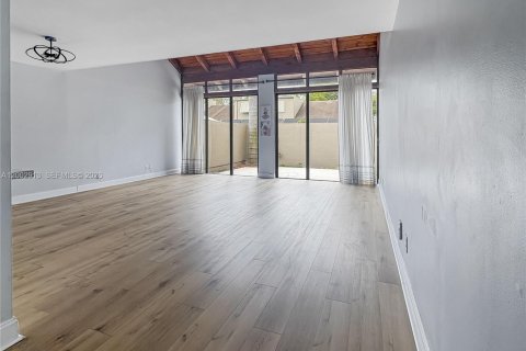 Touwnhouse à vendre à Pembroke Pines, Floride: 2 chambres, 122.45 m2 № 2066347 - photo 2