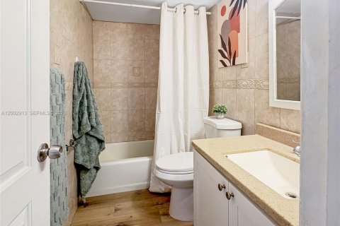 Touwnhouse à vendre à Pembroke Pines, Floride: 2 chambres, 122.45 m2 № 2066347 - photo 9